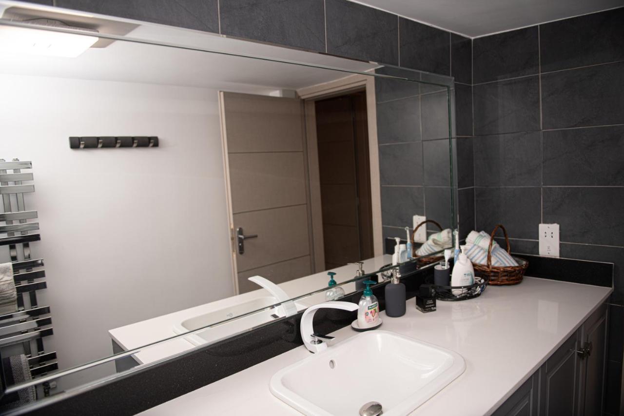 Sophia'S Place Piraeus Bagian luar foto